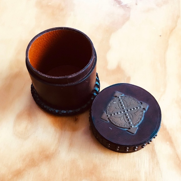 Vintage leather circular studded trinket box - Picture 1 of 4